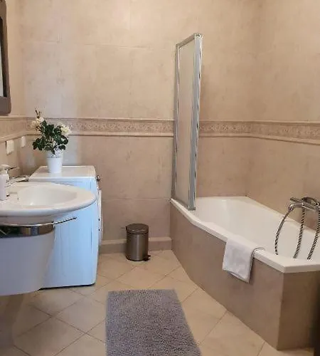 Sea Towers Apartment *